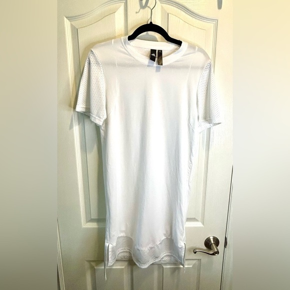 🎾⛳️”Adidas” NWOT White Sport Dress w/ Vented Short Sleeves and Hem Size S - Picture 3 of 13